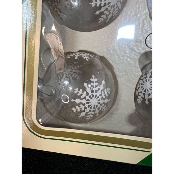 Vintage Pyramid Satin-Sheen Glass Christmas Ornaments Set Of 4 Snowflake Design - Picture 2 of 3